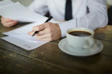 Cláusulas abusivas em contratos imobiliários e o entendimento dos tribunais, por Adonis Martins Alegre