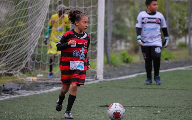 Estudante beneficiada pela Lei Paulista de Incentivo ao Esporte sonha em atuar no futebol europeu