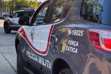 Polícia Militar de São Paulo desmantela tráfico em Guarulhos com a apreensão de 100 tijolos de maconha e R$ 250 mil em dinheiro