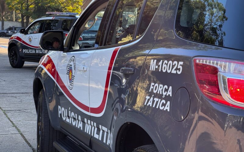 Polícia Militar de São Paulo desmantela tráfico em Guarulhos com a apreensão de 100 tijolos de maconha e R$ 250 mil em dinheiro