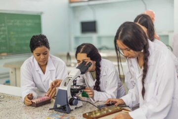 São Paulo oferece 94 vagas de estágio em Farmácia para estudantes do ensino técnico
