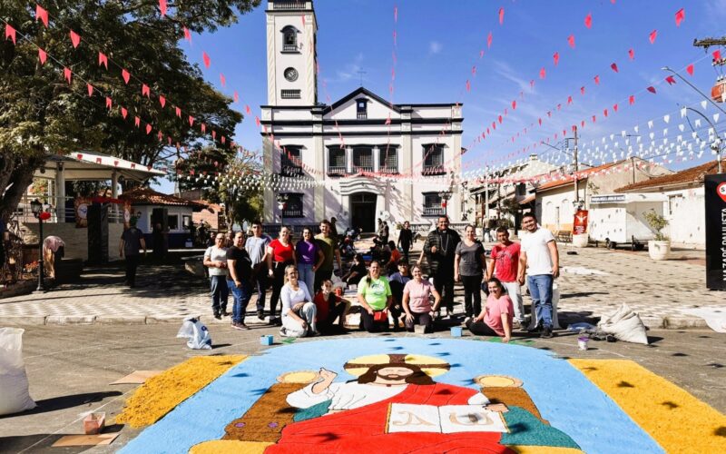 Feriado de Corpus Christi em Campinas é marcado por vibrantes tapetes, procissões e celebrações comunitárias
