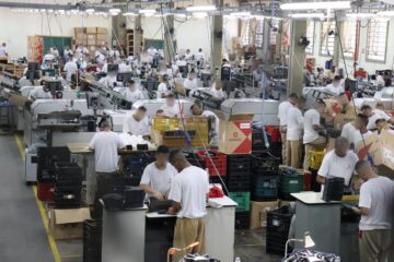 SP firma aliança para inserir reeducandos na indústria de calçados de segurança
