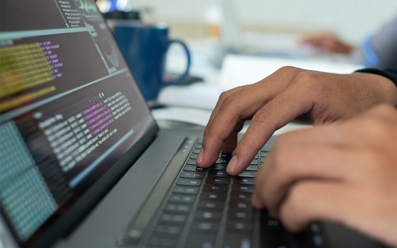 São Paulo abre 10 mil oportunidades de estágio em tecnologia para universitários nas escolas estaduais