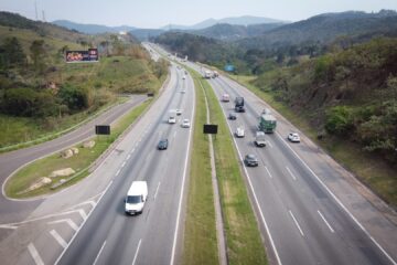 Rodovias de SP enfrentam problemas com 3 veículos quebrando a cada hora devido à falta de manutenção, revela concessionária