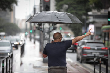 Frente fria chega a São Paulo: Defesa Civil prevê chuvas, queda de temperaturas e ventos intensos
