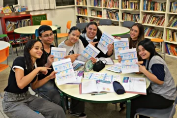 Escola de Campinas se destaca com 22 alunos aprovados no Provão Paulista e professora premiada pela qualidade de ensino